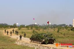 Báo cáo điển hình tiên tiến của Sư đoàn 324 tại Đại hội Thi đua Quyết thắng toàn quân lần thứ XI
