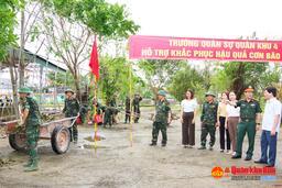 Trường Quân sự Quân khu 4 giúp Nhân dân khắc phục hậu quả bão số 10