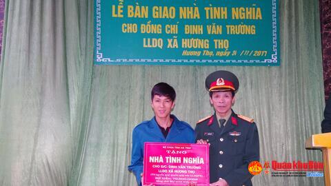Bộ CHQS tỉnh Hà Tĩnh: Bàn giao nhà tình nghĩa cho chiến sĩ dân quân