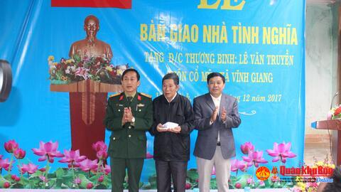 Ban CHQS huyện Vĩnh Linh bàn giao Nhà tình nghĩa