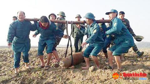 Huyện Thanh Chương, tỉnh Nghệ An phát hiện và hủy nổ an toàn quả bom nặng hơn 300 kg