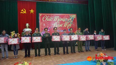 Bộ CHQS tỉnh Quảng Trị: Thăm, chúc Tết quân và dân huyện đảo Cồn Cỏ