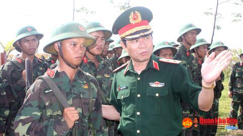 Tư lệnh Quân khu 4 kiểm tra tại Trung đoàn 764 (Bộ CHQS tỉnh Nghệ An)