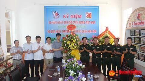 Lãnh đạo tỉnh Nghệ An chúc mừng Báo Quân khu Bốn nhân kỷ niệm 93 Ngày Báo chí cách mạng Việt Nam và 58 năm Ngày truyền thống Báo Quân khu Bốn