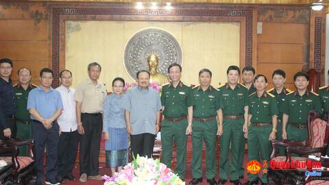 Bộ trưởng Bộ Năng lượng và mỏ Lào thăm, làm việc tại Quân khu 4