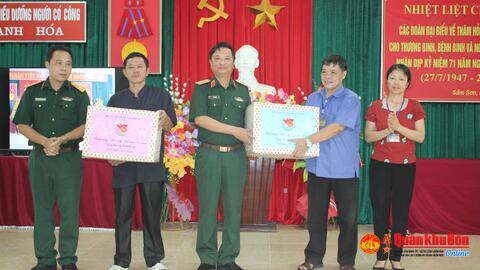 Quân khu: Thăm, tặng quà các đối tượng chính sách trên địa bàn tỉnh Thanh Hóa.