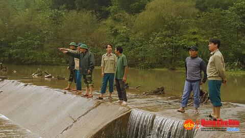 Thị xã Hương Trà (tỉnh Thừa Thiên Huế):  Gần 30 cán bộ, chiến sĩ lực lượng vũ trang tham gia tìm kiếm cứu nạn
