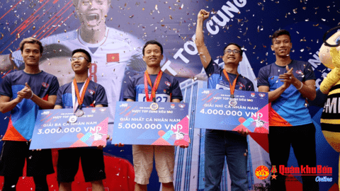 Hơn 800 MBers tham gia giải chạy “MB Running Up 2019” cùng Quế Ngọc Hải &Văn Toàn