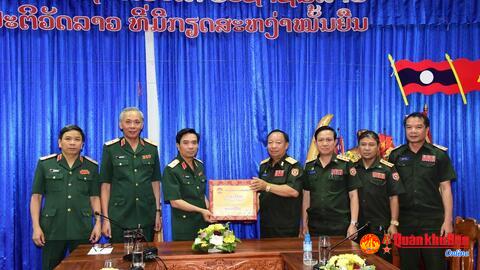 Bộ Tư lệnh Quân khu 4 thăm, chúc tết cổ truyền Nước Cộng hòa DCND Lào.