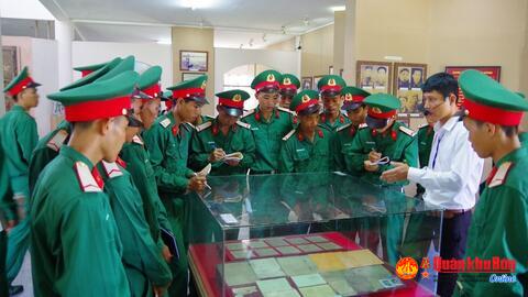 Trung đoàn 19 (Sư đoàn 968) tổ chức tham quan, học tập truyền thống tại các “địa chỉ đỏ”
