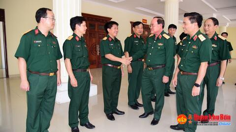 Thượng tướng Trần Đơn – Thứ trưởng Bộ Quốc phòng thăm, làm việc tại Quân khu 4.