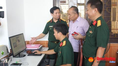 Tổng biên tập Báo Quân đội nhân dân Lào thăm và làm việc tại Báo Quân khu 4