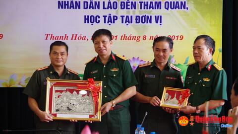 Đoàn cán bộ Quân đội nhân dân Lào tham quan, học tập tại Bộ CHQS tỉnh Thanh Hóa