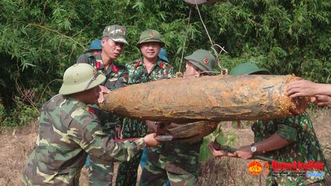 Bộ CHQS tỉnh Quảng Bình: Phát hiện và di dời quả bom còn sót lại sau chiến tranh
