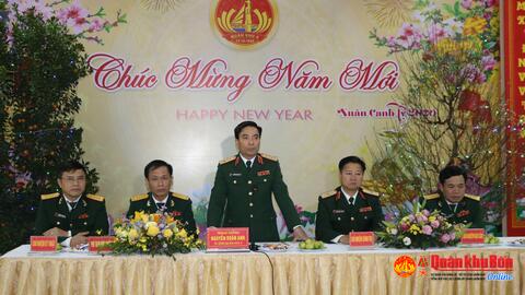 Trung tướng Nguyễn Doãn Anh chúc Tết cán bộ, chiến sĩ lực lượng vũ trang Quân khu 4