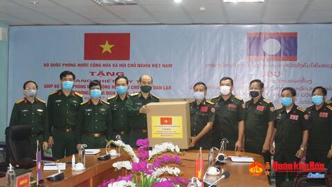 Bộ Quốc phòng Việt Nam hỗ trợ trang thiết bị y tế phòng, chống dịch Covid-19 cho Bộ Quốc phòng Lào