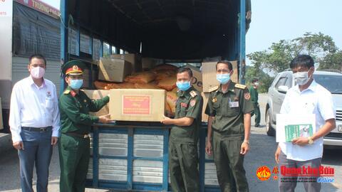 Hỗ trợ vật chất phòng, chống dịch Covid -19 cho  hai đơn vị Quân đội thuộc nước Bạn Lào