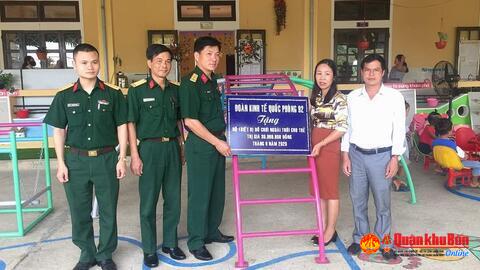Đoàn Kinh tế - Quốc phòng 92: Tặng vật chất cho 2 trường mầm non trên địa bàn tỉnh Thừa Thiên Huế