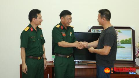Đại úy Trần Bá Tuân nhặt được của rơi tìm người trả lại