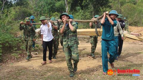 Thắm tình quân dân nơi miền Tây Quảng Bình