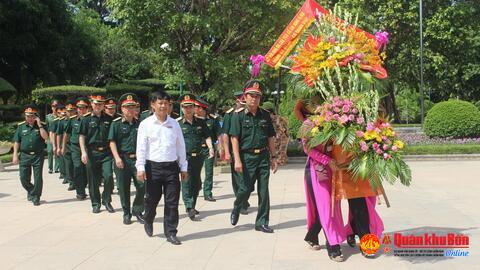 Đảng ủy Bộ Tổng Tham mưu - Cơ quan Bộ Quốc phòng dâng hoa, dâng hương tưởng niệm Chủ tịch Hồ Chí Minh