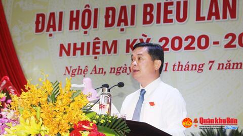 Đồng chí Bí thư Tỉnh ủy Nghệ An phát biểu chúc mừng Đại hội đại biểu Đảng bộ Quân khu 4 lần thứ XI