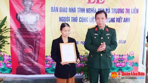 Bộ Chỉ huy Quân sự tỉnh Thừa Thiên Huế bàn giao Nhà tình nghĩa cho thân nhân liệt sĩ