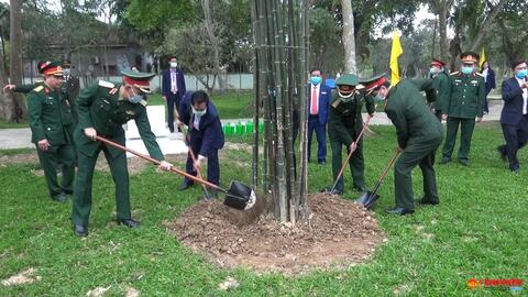 Bộ Tư lệnh Quân khu 4 dâng hương và tổ chức Tết trồng cây tại Khu di tích Kim Liên