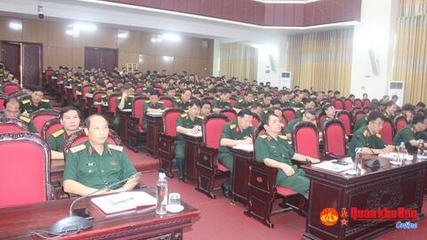 Trung tướng Trần Võ Dũng chỉ đạo nâng cao chất lượng học tập tại chức khối cơ quan Quân khu 4