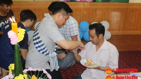 Trường Cao đẳng Nghề số 4 tổ chức cho sinh viên Lào đón Tết cổ truyền Bun Pi May