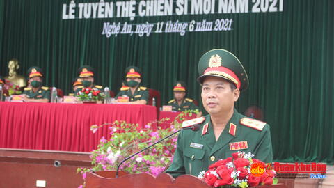 Trung tướng Trần Võ Dũng dự Lễ tuyên thệ, động viên chiến sĩ mới Trung đoàn 335, Sư đoàn 324