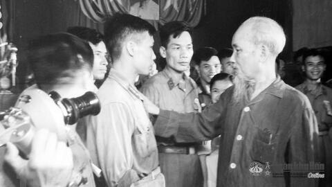 Cán bộ phải thương yêu đội viên. Đối với anh em ốm yếu, thương tật, cán bộ phải trông nom, thăm hỏi