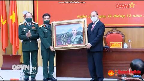 Chủ tịch Nước Nguyễn Xuân Phúc thăm, làm việc tại Bộ Tư lệnh Quân khu 4