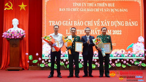 Tỉnh ủy Thừa Thiên Huế trao Giải báo chí về xây dựng Đảng lần thứ I năm 2022