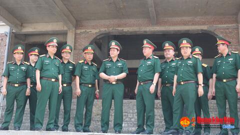 Thượng tướng Vũ Hải Sản kiểm tra công tác kế hoạch đầu tư, xây dựng cơ bản tại Quân khu 4
