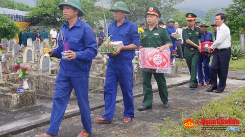 Huyện Đakrông tổ chức truy điệu và an táng hài cốt liệt sĩ