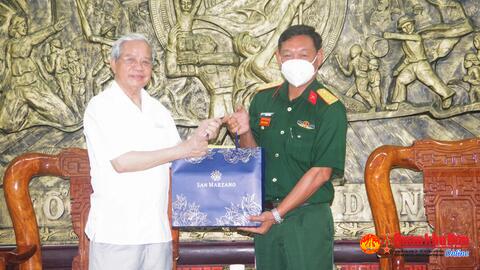 Trung tướng Nguyễn Đức Xê thăm Bộ CHQS tỉnh Thừa Thiên Huế
