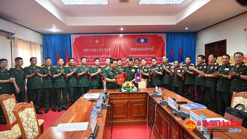 Tăng cường hợp tác giữa Quân khu 4 với Quân đội Nhân dân Lào