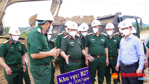 Thượng tướng Hoàng Xuân Chiến kiểm tra tiến độ xử lý chất độc đi ô xin tại Thừa Thiên Huế