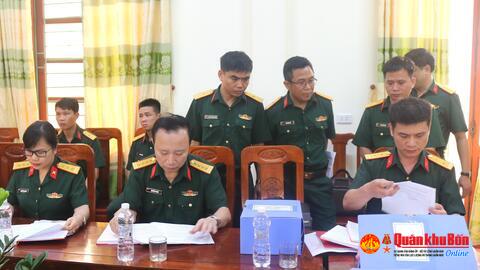 Ban Chỉ đạo thực hiện quy chế dân chủ cơ sở Quân khu kiểm tra tại Lữ đoàn Vận tải 654