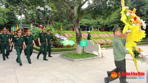 Đảng ủy, Bộ Tư lệnh Quân khu 4: Dâng hoa, dâng hương tưởng niệm Chủ tịch Hồ Chí Minh tại Khu di tích Kim Liên