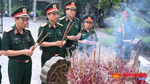Bộ Tư lệnh Quân khu 4: Tri ân Đại tướng Võ Nguyên Giáp và các anh hùng liệt sỹ tại các tỉnh Quảng Bình và Quảng Trị.