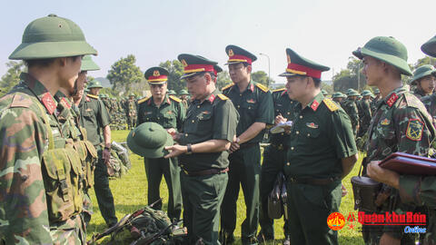 Quân khu 4 kiểm tra SSCĐ tại Sư đoàn 324