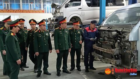 Kiểm tra công tác kỹ thuật tại Xưởng 467