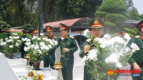 Học viện Chính trị: Dâng hoa, dâng hương tại Khu di tích lịch sử quốc gia đặc biệt Ngã ba Đồng Lộc, tỉnh Hà Tĩnh