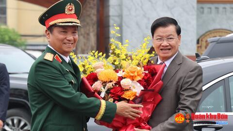 Tổng Bí thư, Chủ tịch nước Cộng hòa dân chủ Nhân dân Lào thăm Quân khu 4