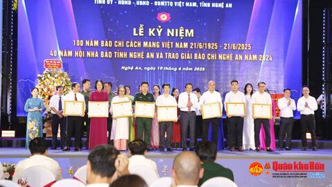 Báo Quân khu 4 được tặng Bằng khen và đạt giải Ba Giải Báo chí Nghệ An năm 2024