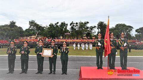 Sư đoàn 324 (Quân khu 4) kỷ niệm 70 năm Ngày thành lập và đón nhận Huân chương Bảo vệ Tổ quốc