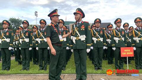 Quân khu 4: Chiến sĩ Huy nén nỗi đau riêng quyết tâm hoàn thành nhiệm vụ diễu binh, diễu hành