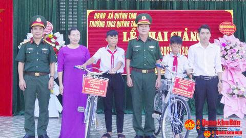 Niềm vui nhân đôi ngày khai giảng